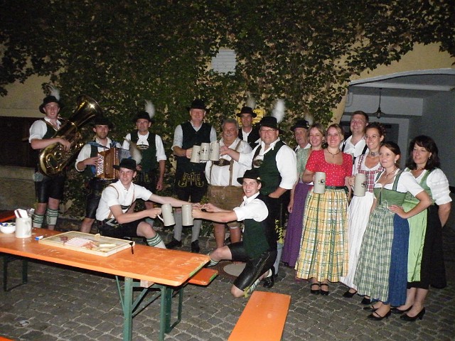 2013_DSCF7790.JPG - Bei der Bierprobe für das 110jährige Jubiläumder Rauschberger Zell.